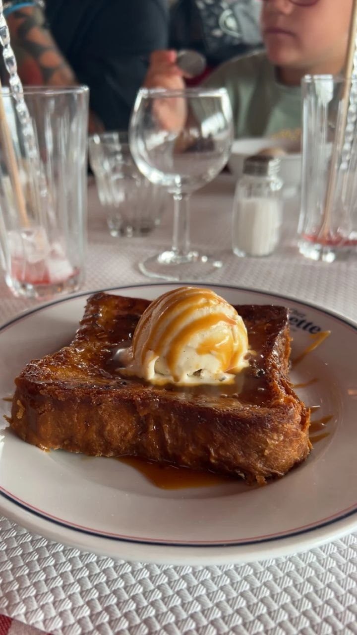 Pain perdu au caramel, boule de glace vanille